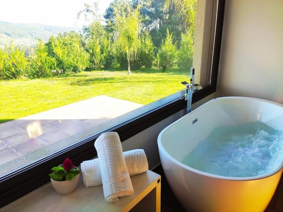 Casa Nueva De Vigo Rural Mos Con Jacuzzi Y Chimenea Para Escapada Romantica المظهر الخارجي الصورة
